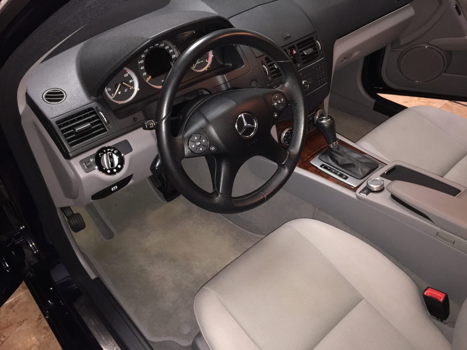 Mercedes-Benz Classe C 220 CDI – Automatique – 2009 – Image 2